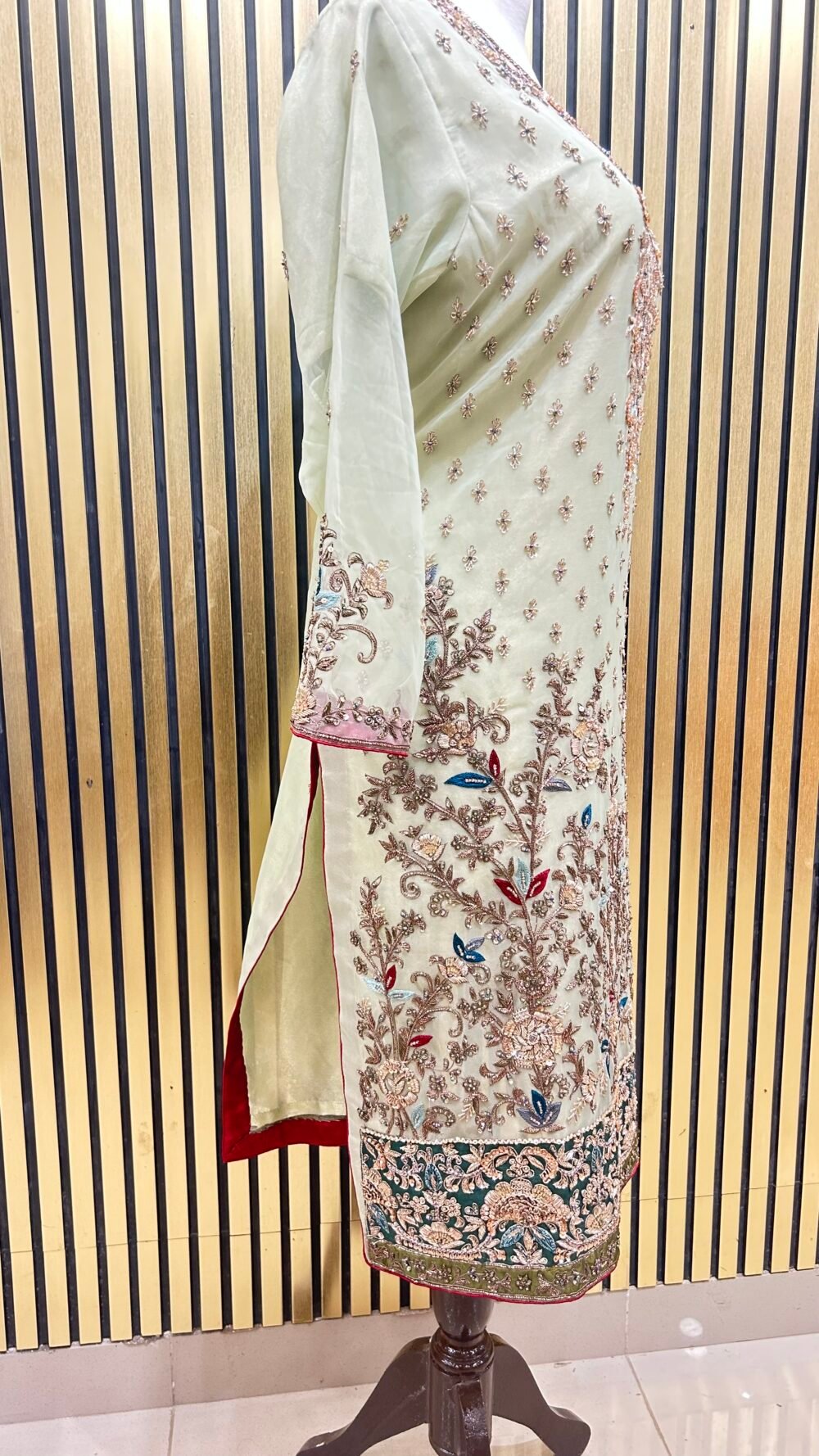 Royal Charm Suit - Image 4