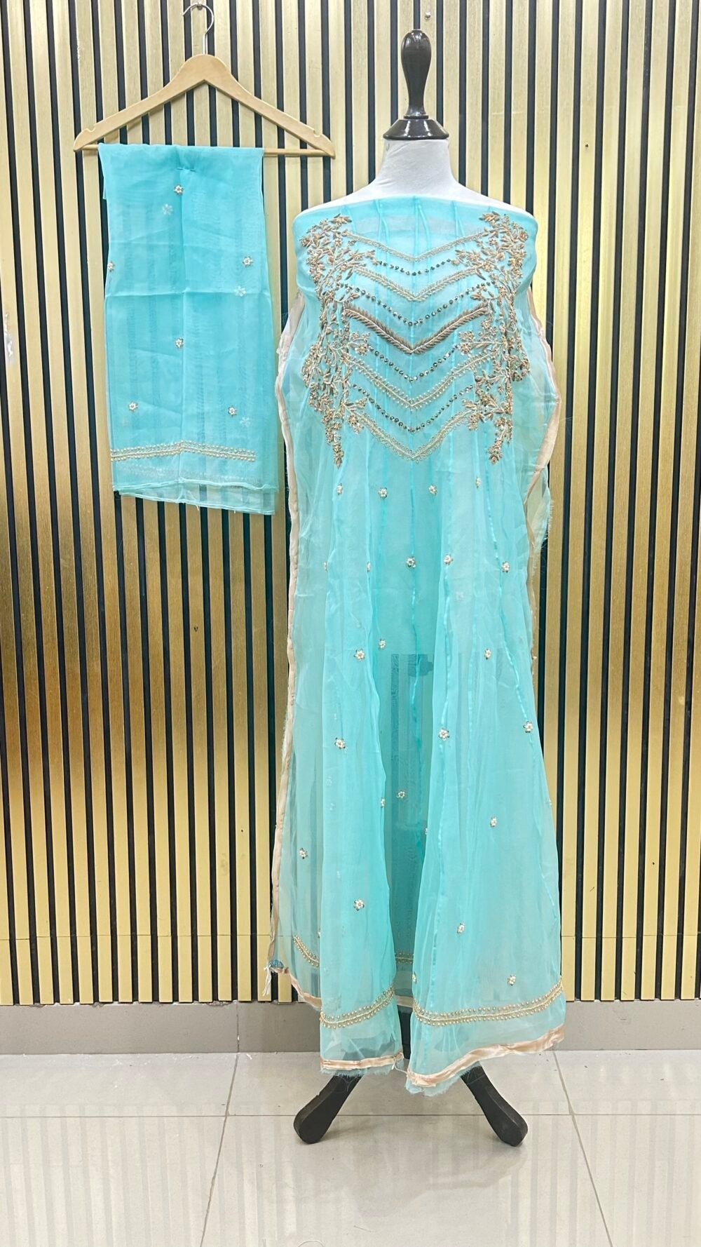 Royal Elegance Maxi - Image 3